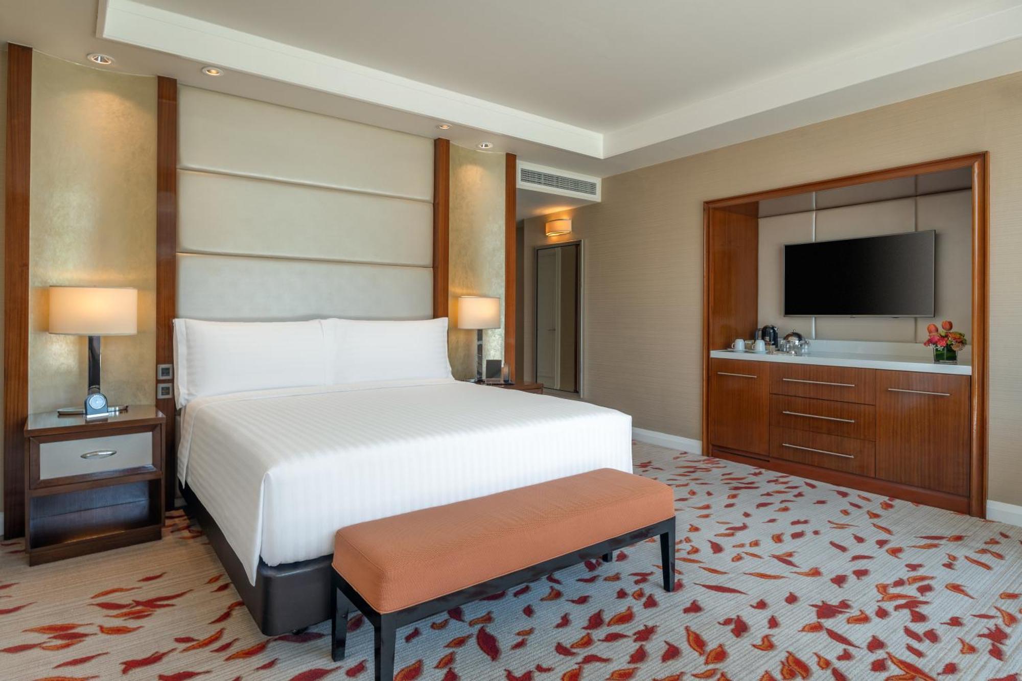 Solaire Entertainment Hotel 5*