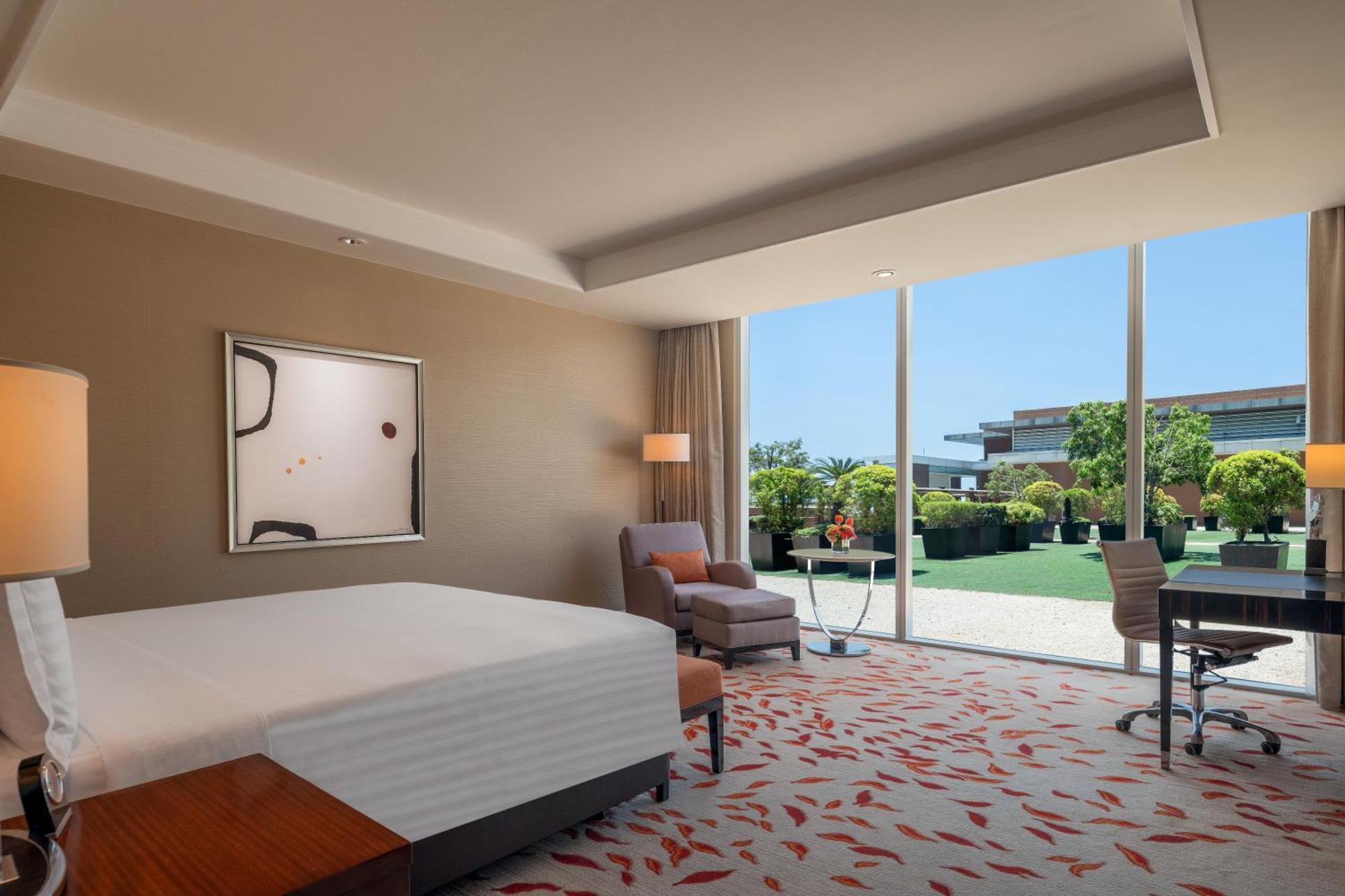 Solaire Entertainment Hotel 5*