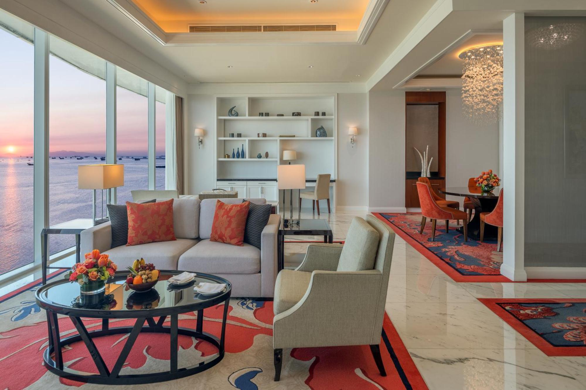 Hotel Solaire Entertainment