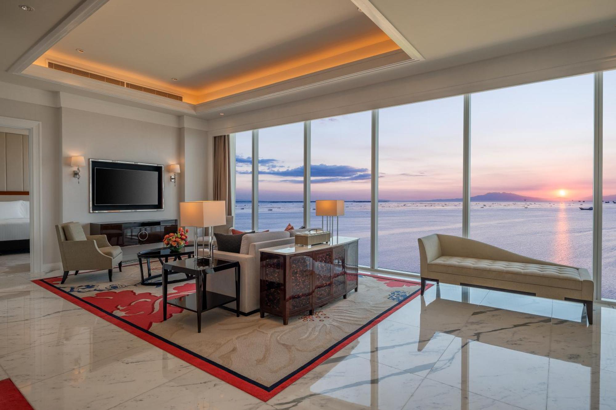 Solaire Entertainment Hotel 5*
