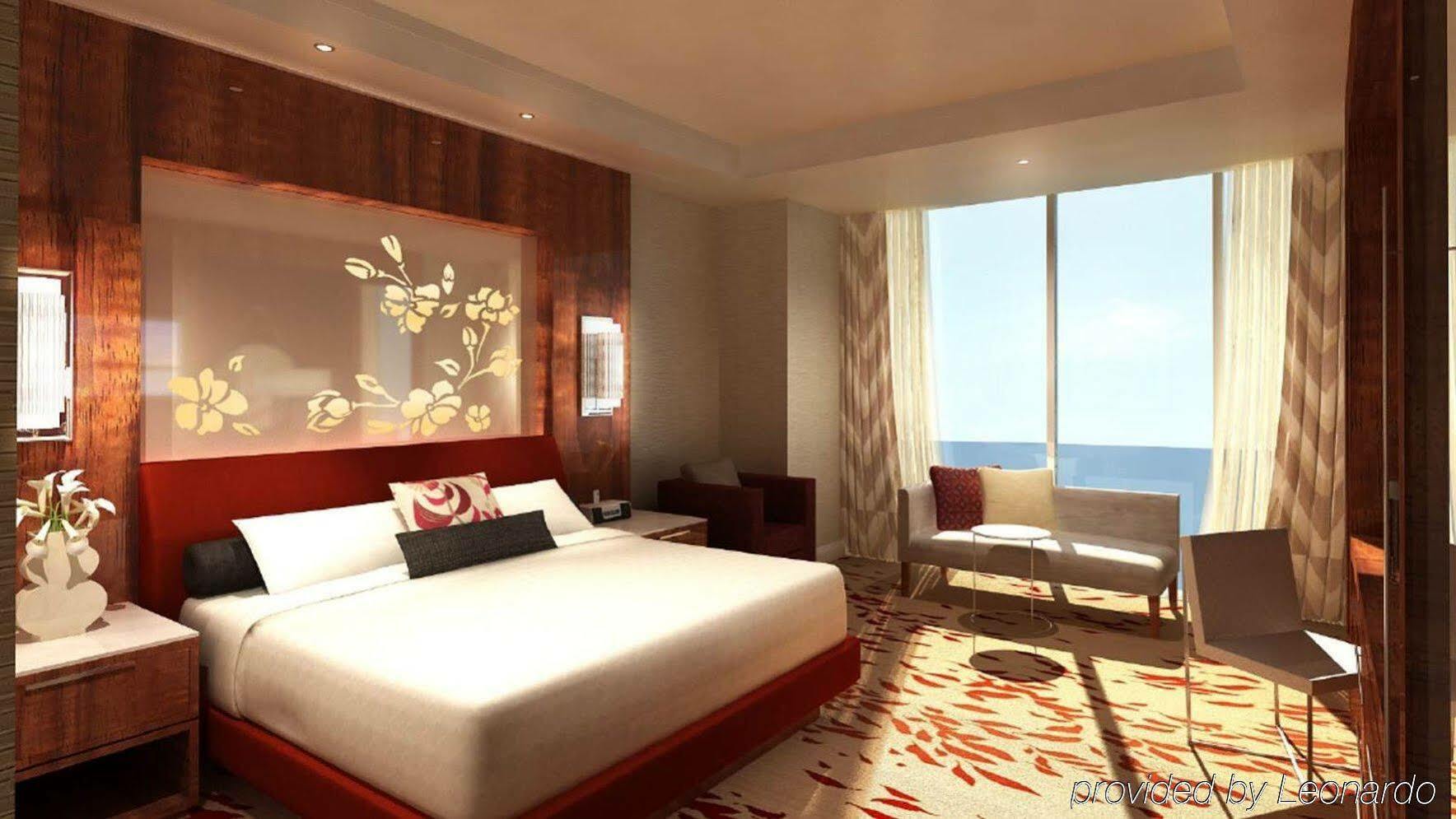 Hotel Solaire Entertainment